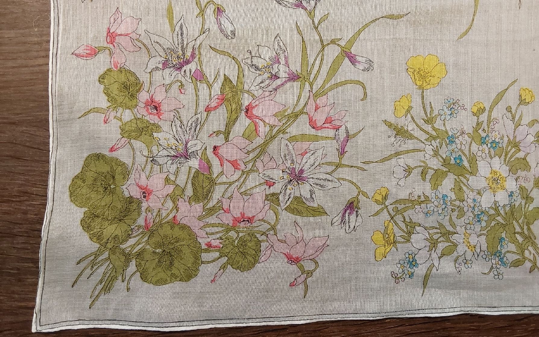 Altro in  Abbigliamento & Accessori: Taschentuch Motiv Blumen – Nuovo (secondo la descrizione) da Köniz venduto da scopello12 1