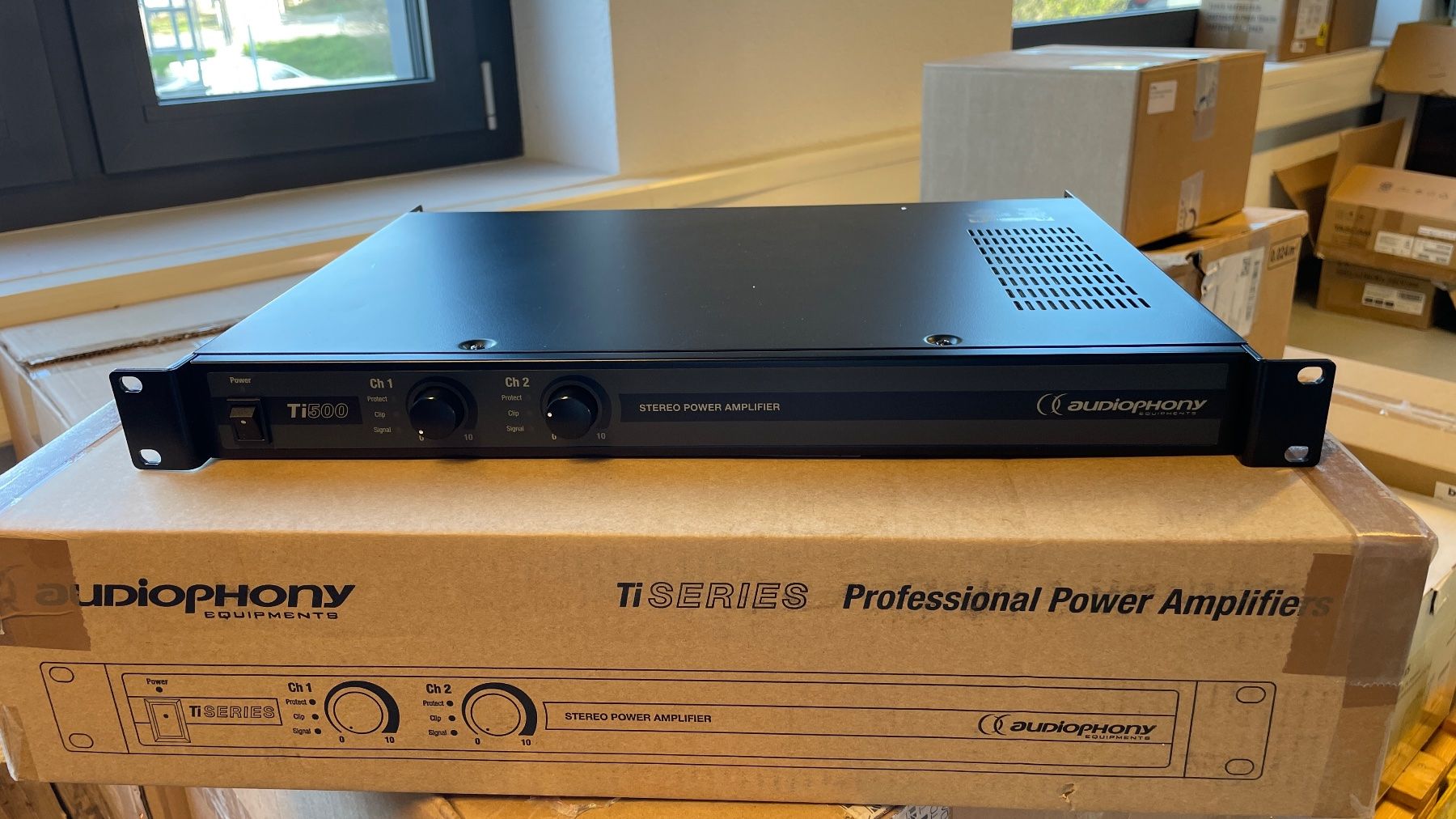 Amplificatori: AUDIOPHONY Ti500 Endstufe – Nuovo e nell'imballaggio originale da Wohlen AG venduto da TschachtliAG 2