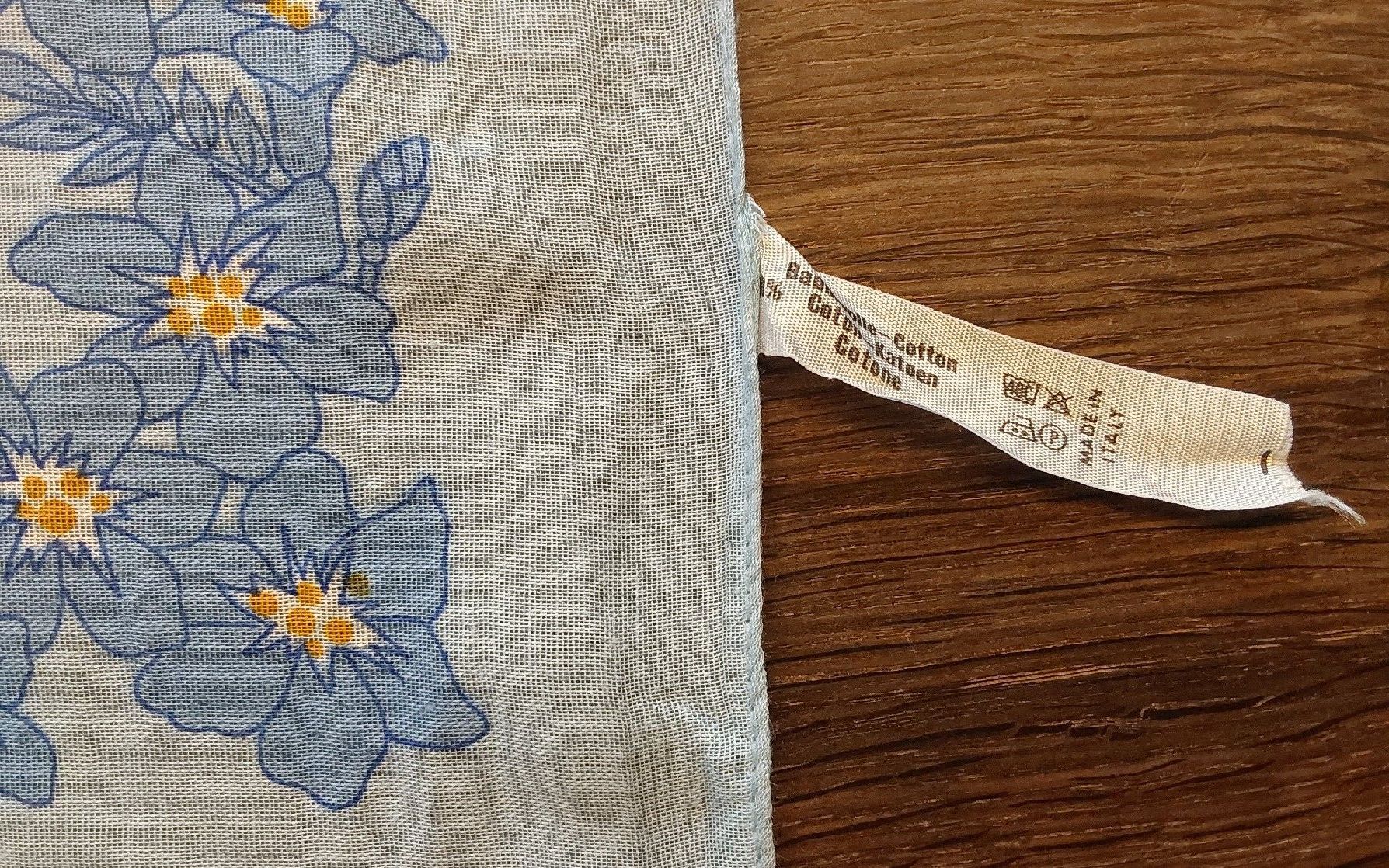 Foulard & Sciarpe: Baumwolltuch quadratisch hellblau Buch + Deichmann – Nuovo (secondo la descrizione) da Köniz venduto da scopello12 3