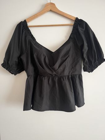 Elegante Bluse mit Puffärmeln - Chic in Schwarz