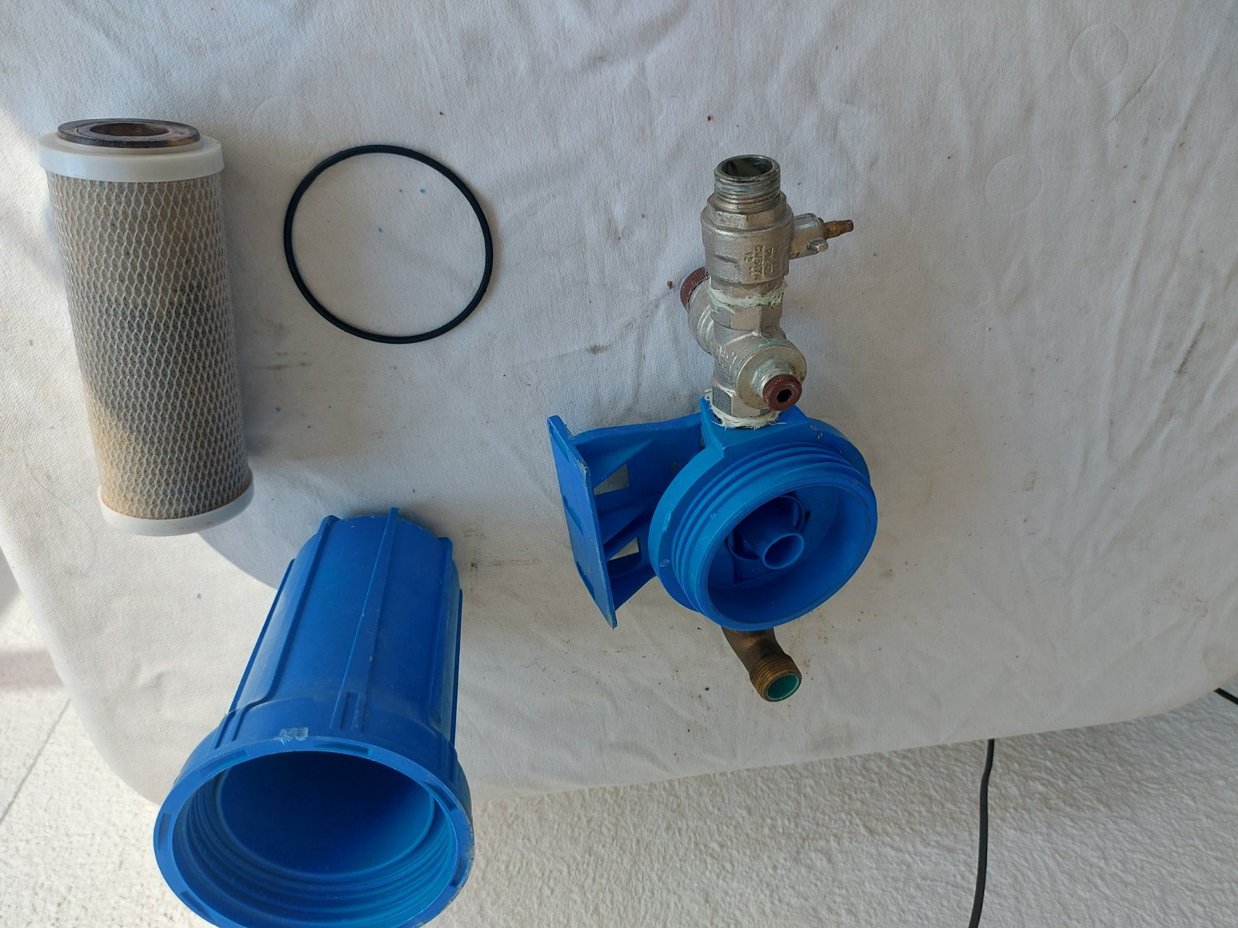 Sanitari: Wasserfilter blau mit Absperrhahn......... – Usato da Rheinau venduto da profitronic.shop 8