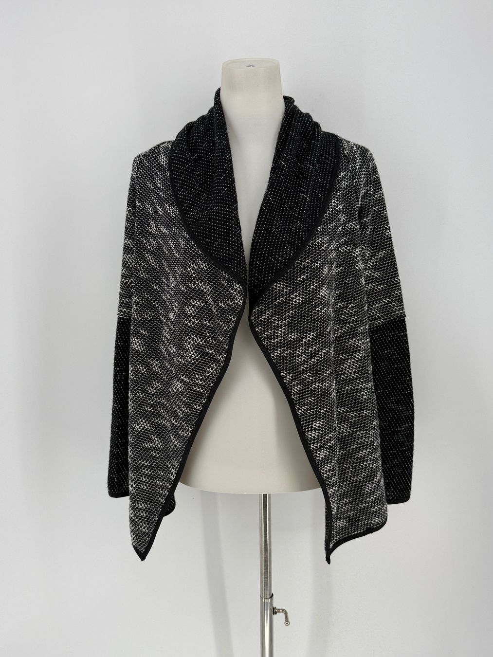 Maglioni & Felpe: Strickjacke Gr. S/M von Ragazza – Usato da Auenstein venduto da moin.
