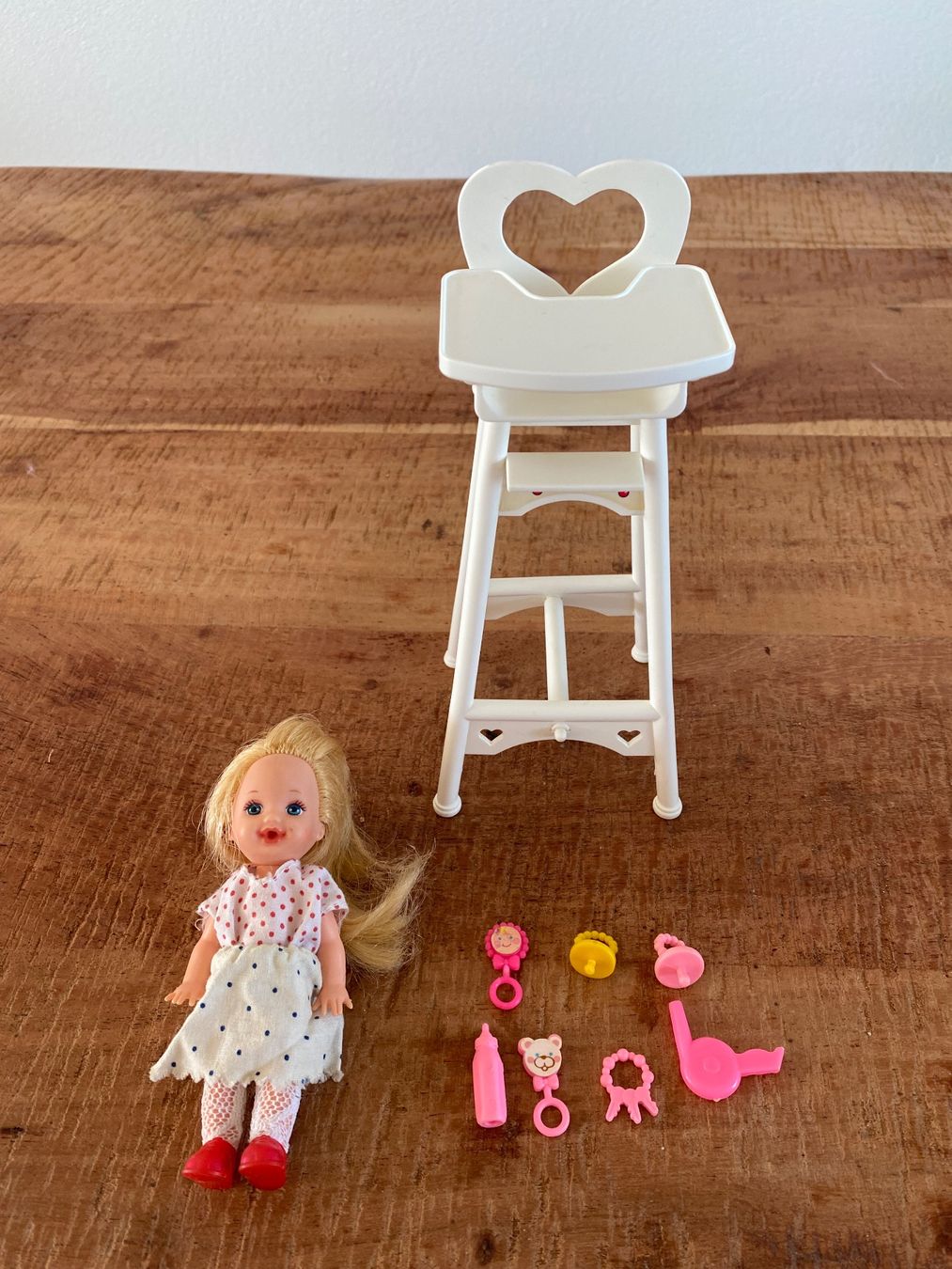 Bambole: Barbie Mädchen im Hochstuhl – Usato da Schlieren venduto da vivid_wrld 1
