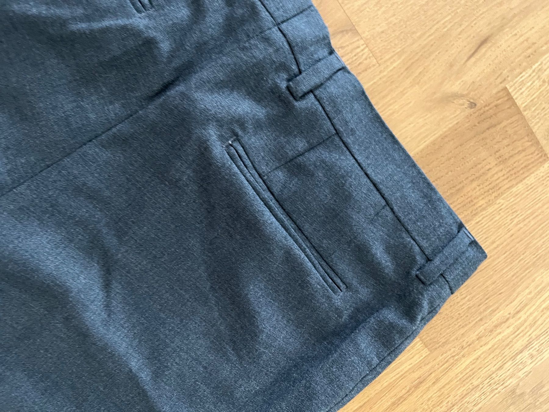 H&M Pantaloni: Dunkelgraue Hose H&M – Usato da Altendorf venduto da wqv_97 4