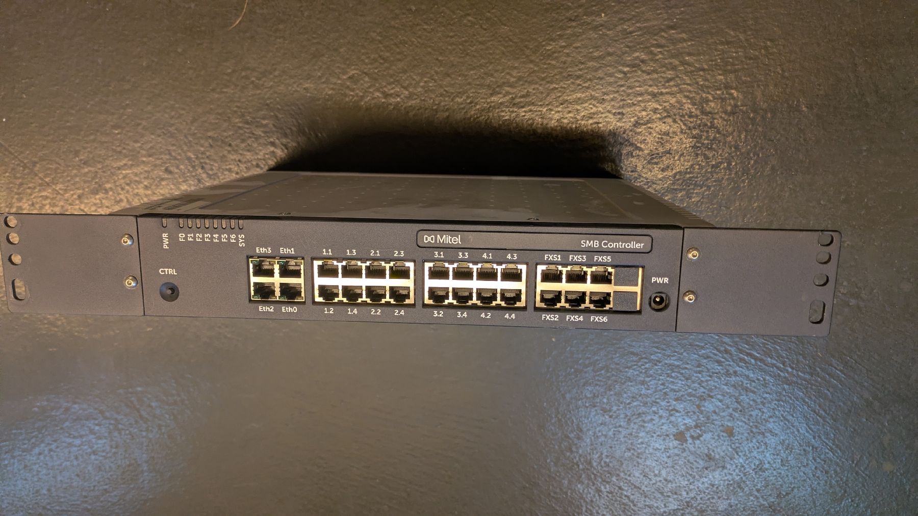 Téléphones: Aastra, Mitel Telefone und Mitel SMB Controller  – D'occasion à Lömmenschwil par Metall01 3