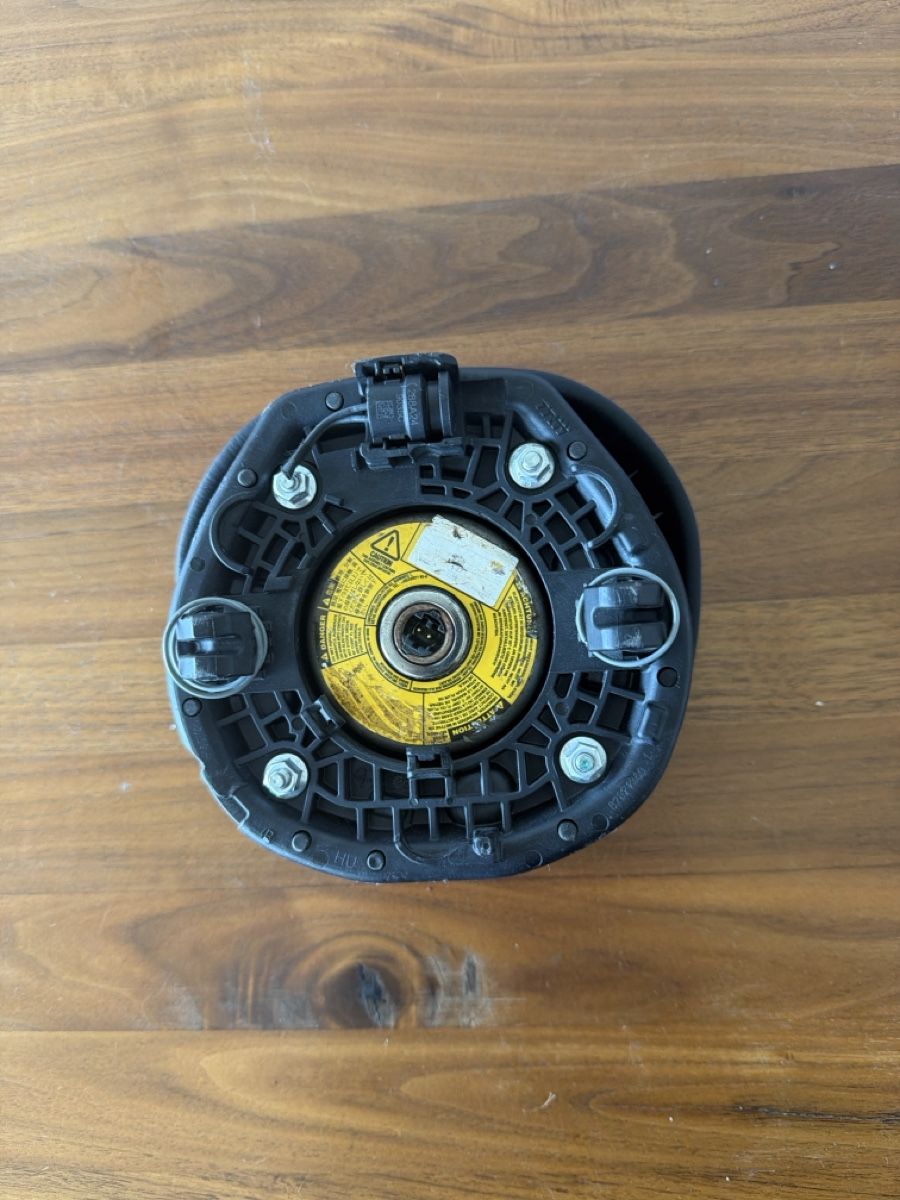 BMW Tutti pezzi di ricambio auto: Steering wheel airbag unit replacement part used condition – Usato da Zollikon venduto da ida_2rm9