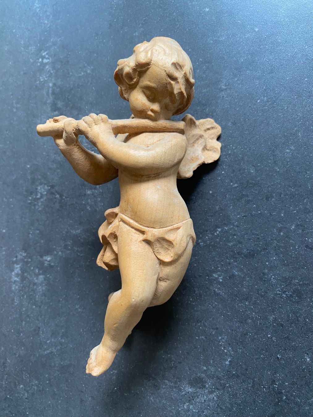 Figurines: Engel / Putte aus Holz geschnitzt mit Querflöte – D'occasion à Winterthur par Winterthurer123