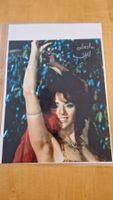 Lisa Guiraut (James Bond), Original Autogramm auf Grossfoto