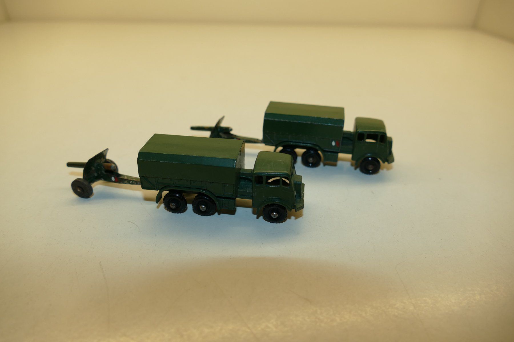 Lesney Modellini d'auto: Lesney: 2xGeneral Service Lorry mit Kanonen – Usato da Niederhasli venduto da rail-duerst 2