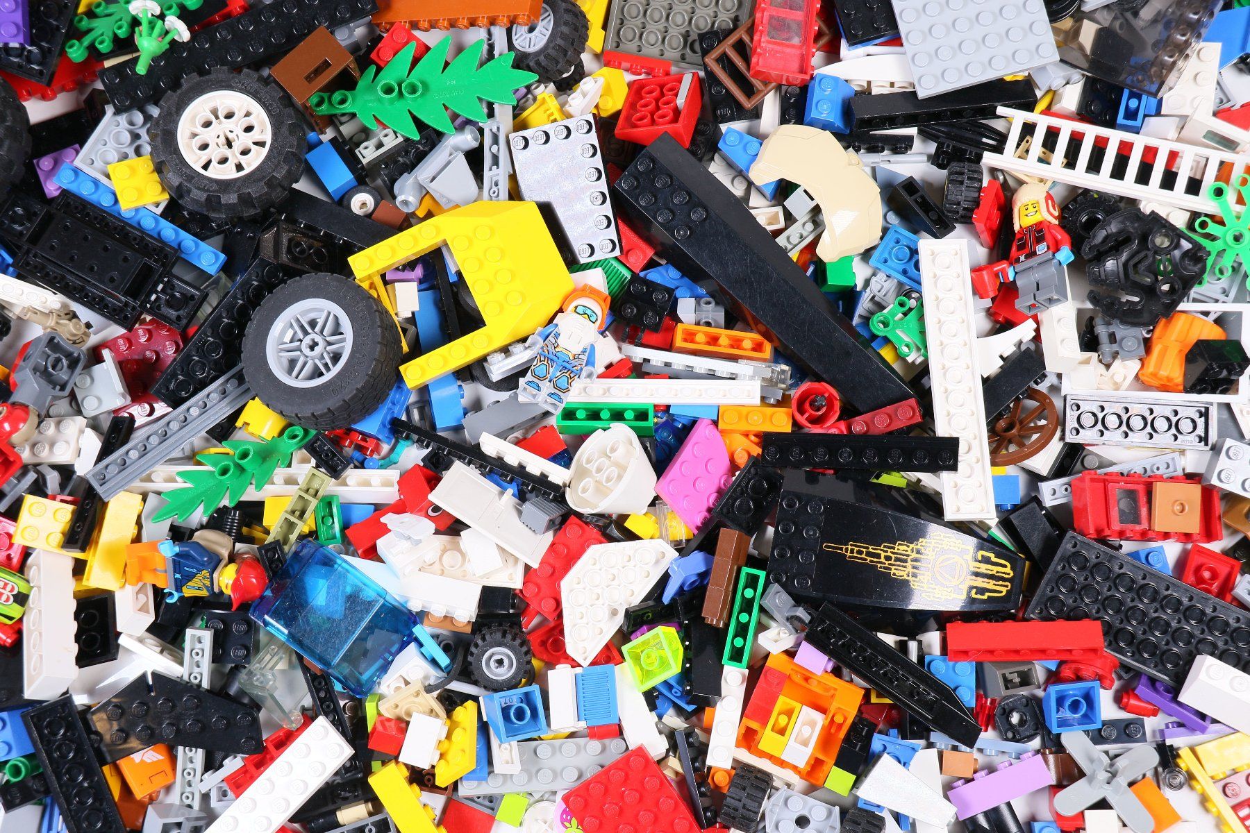 Lego Baukästen: 1.5 kg. Legoteile mit Minifiguren – Gebraucht aus Hettlingen von Scholi99 1