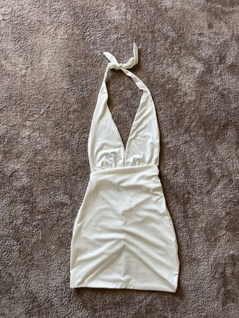 Robe blanche décolleté M