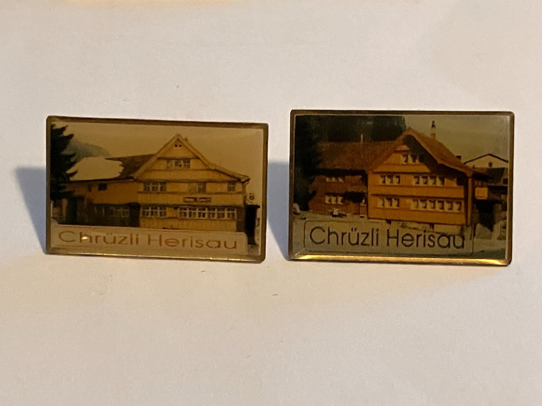 Placchette & Badge: 2 Pin Chrüzli Herisau – Usato da Basel venduto da djwwpp