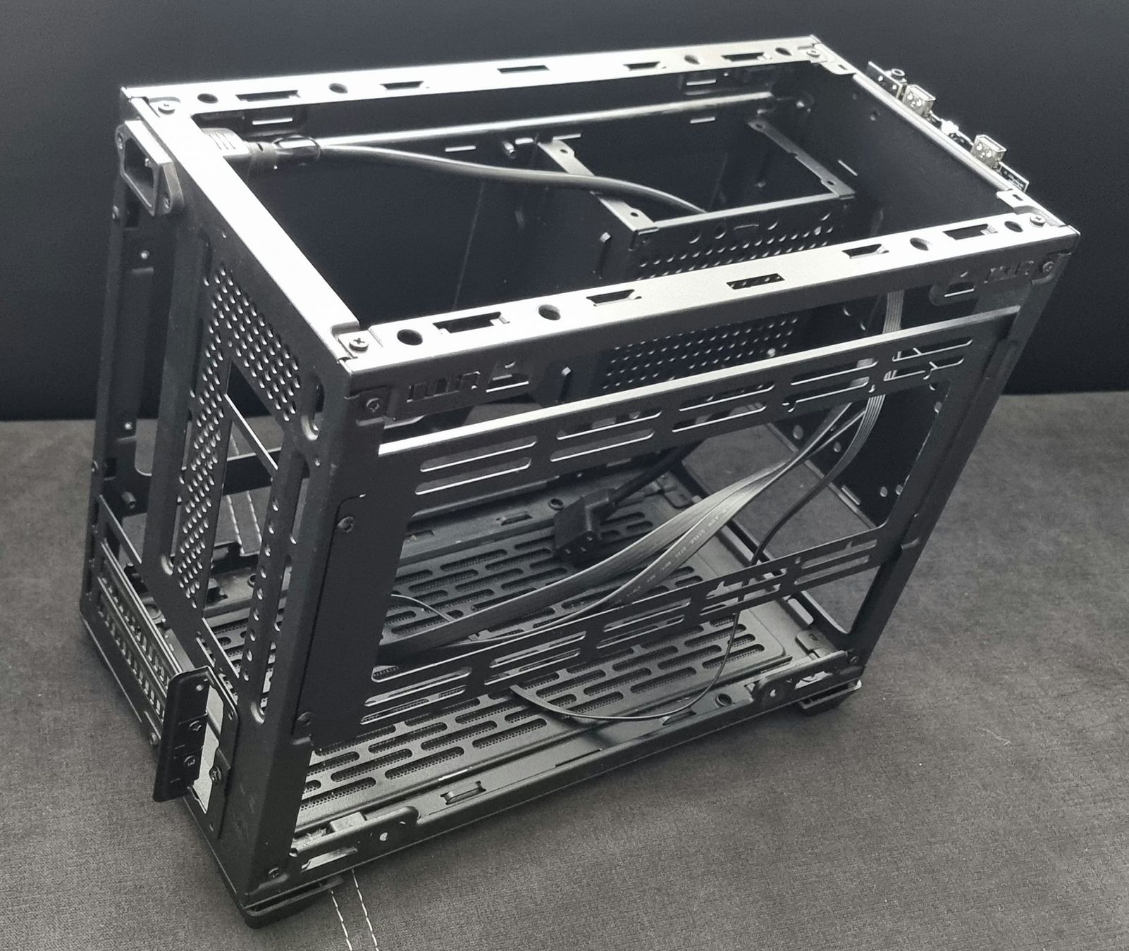 Custodie: Cooler Master MasterBox NR200 Schwarz PC Gehäuse – Usato da Zürich venduto da m1klos 2