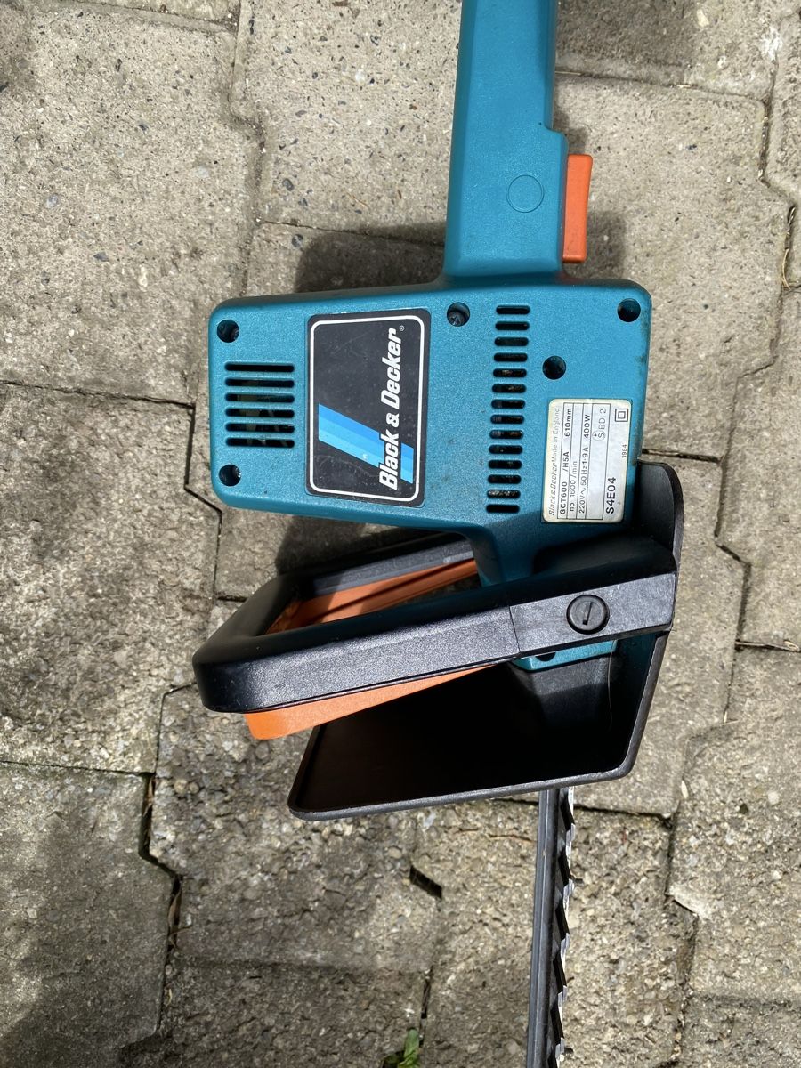 Tutti gli attrezzi: Black&Decker Heckenschere, funktioniert – Usato da Hünenberg venduto da a.u.849 4