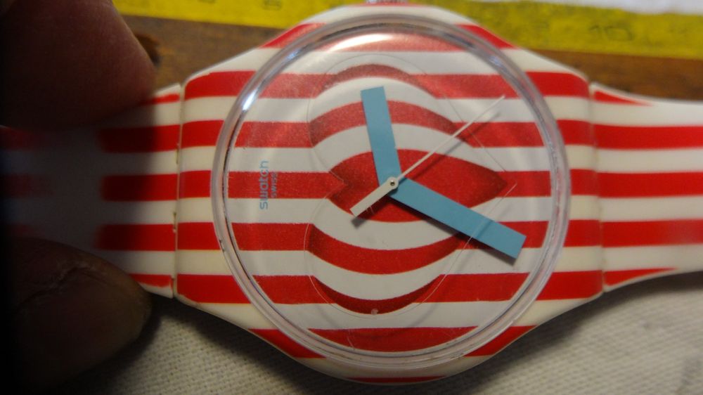 Swatch Montres: S-WATCH HEREN  GRÖÖSEUHR,QUARTZ.NEU BATTRY.LÄÜFT--38X50MM – D'occasion à zürich par ahmad01 9
