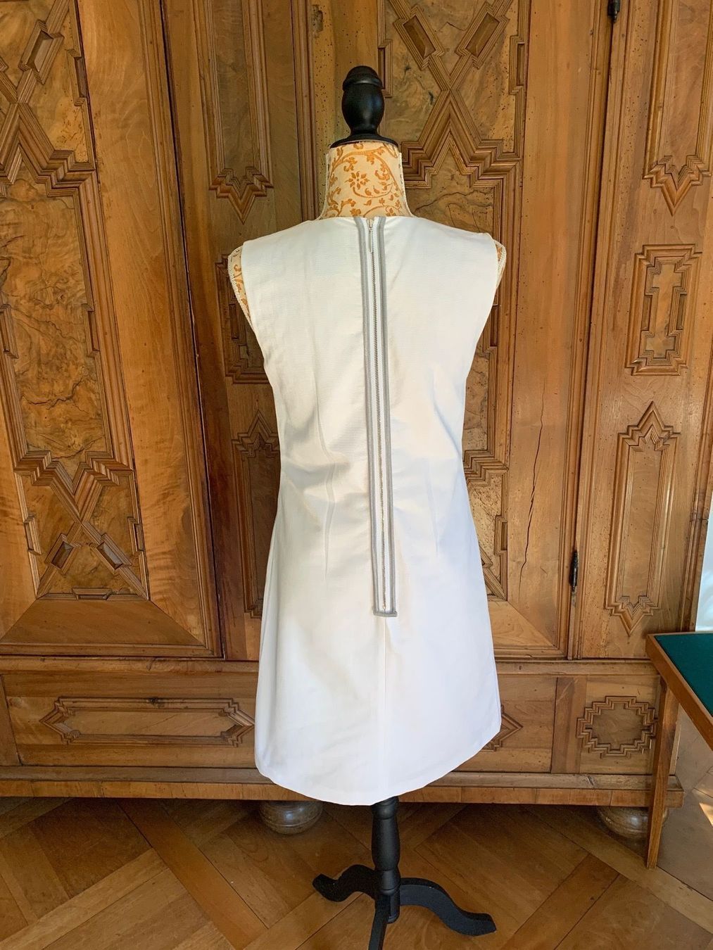 Kleider: SIMPLE Kleid "Little White"   Farbe: Weiß und Silber – Gebraucht aus Interlaken von Bona55 4