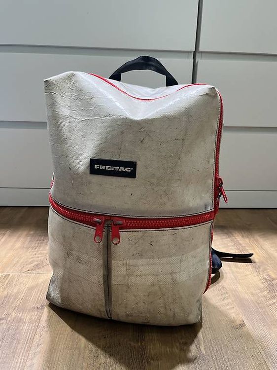 Freitag Rucksack FRINGE weiss/rot (Gebraucht) in Basel für CHF