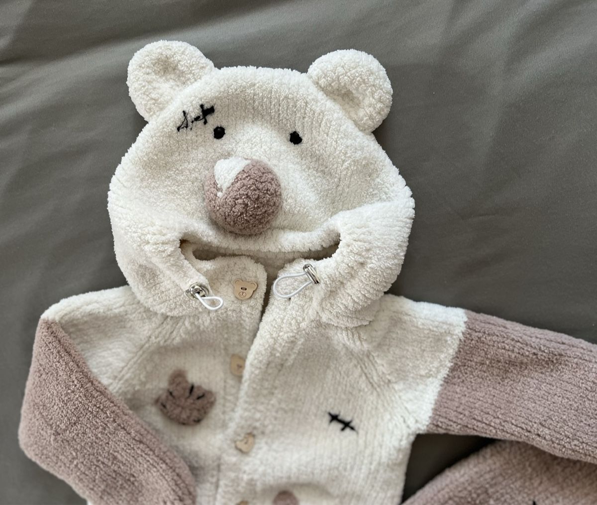 Lotti di vestiti: Ensemble bébé chaud ours polaire fait main – Usato da La Chaux-de-Fonds venduto da Sabinchenn 3