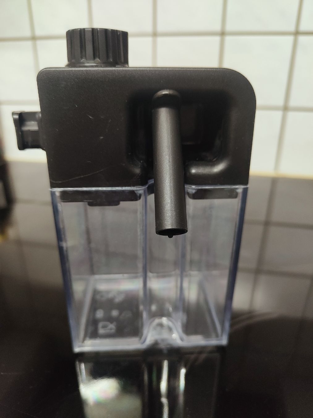 De'Longhi Macchine per caffè & Macchine per espresso: De' Longhi Milchbehälter – Usato da Effretikon venduto da jeb_l9k5