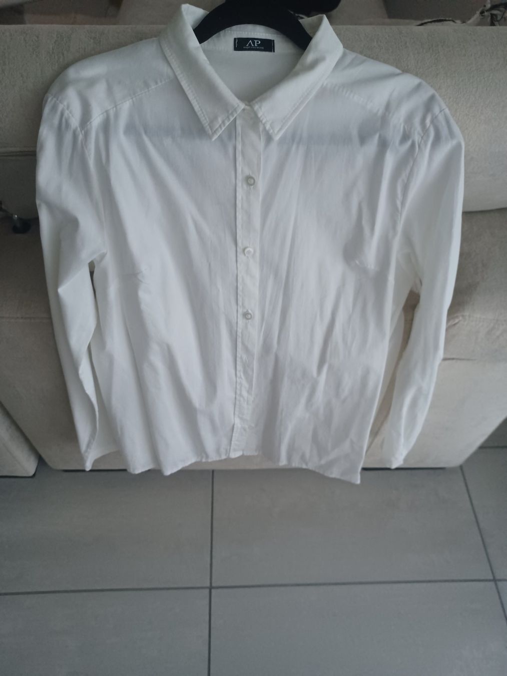 Camicette: Chemise blanche élégante avec plis dans le dos – Usato da Sion venduto da linda0106