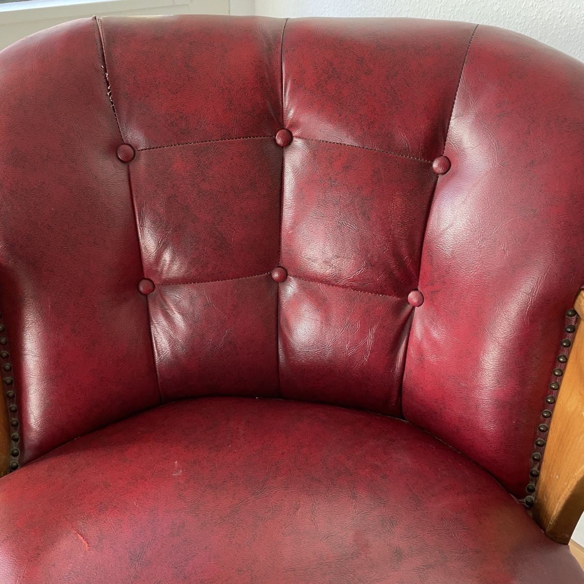 Poltrone: Classic Armchair, Burgundy Leather – Usato da Genève venduto da was_ksr9 1