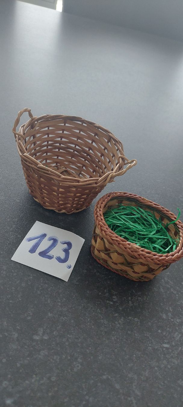 Jouets: 2 Puppendeko Körbchen – D'occasion à Muri AG par nindo1