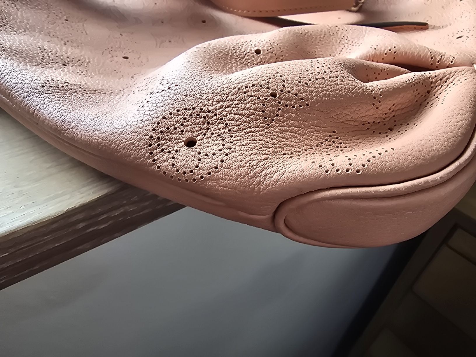 Louis Vuitton Sacs femmes: Louis Vuitton Mahina – D'occasion à La Tanne par Agere 2