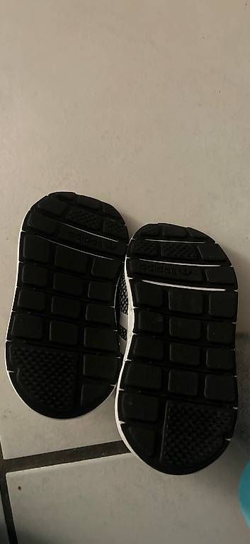 Adidas Scarpe per ragazzi: Neue Adidas Kinderschuhe Gr. 21 grau – Nuovo (secondo la descrizione) da Gunzwil venduto da Mercurina82 1