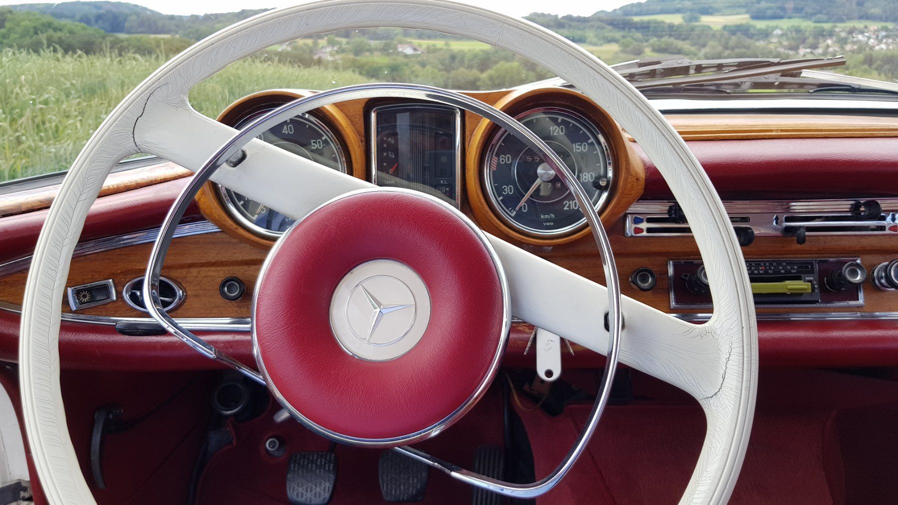 Mercedes-Benz Automobili: Mercedes 220 SE (W111) – Usato da Reinach AG venduto da Goldtimer 6