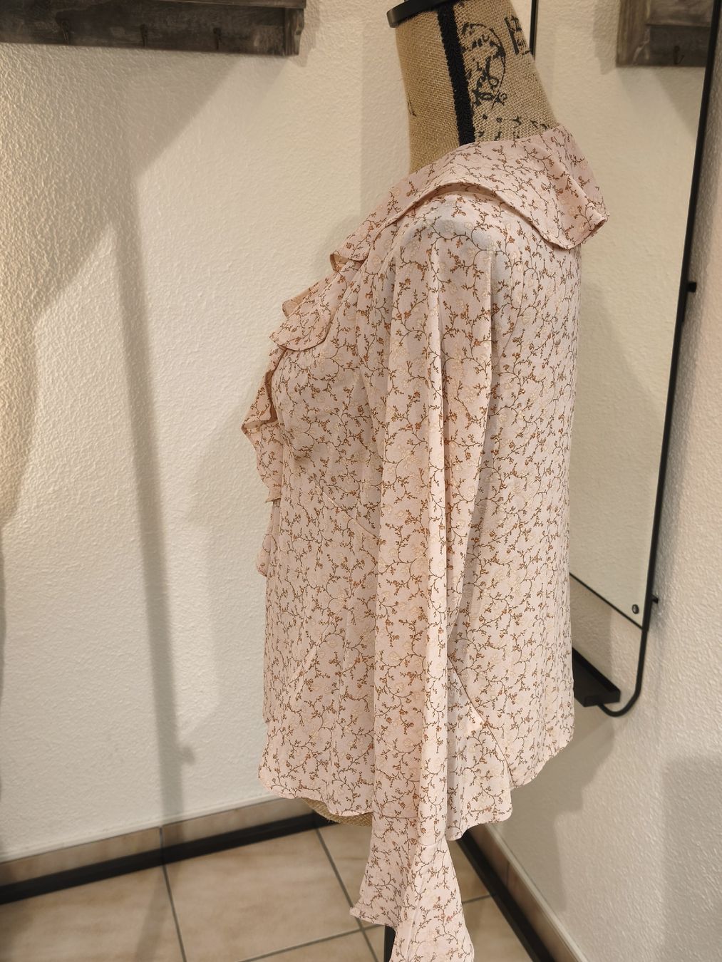 Zebra Blusen: Zebra Bluse mit Rüschen hellrosa mit Blumenmuster Grösse S – Neu (gemäss Beschreibung) aus Emmetten von SecondhandSiska 1