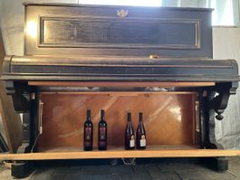 Bar aus altem Klavier