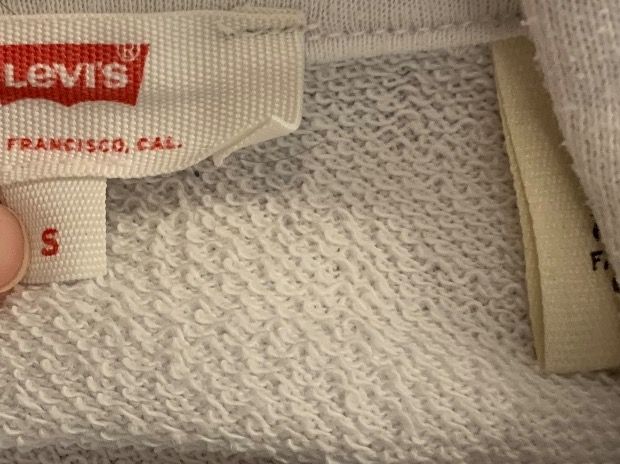 Levi's Pullover & Sweatshirts: Kapuzenpulli Marke Levi‘s, Farbe Weiss, Gr. S – Gebraucht aus Einsiedeln von important__ 2