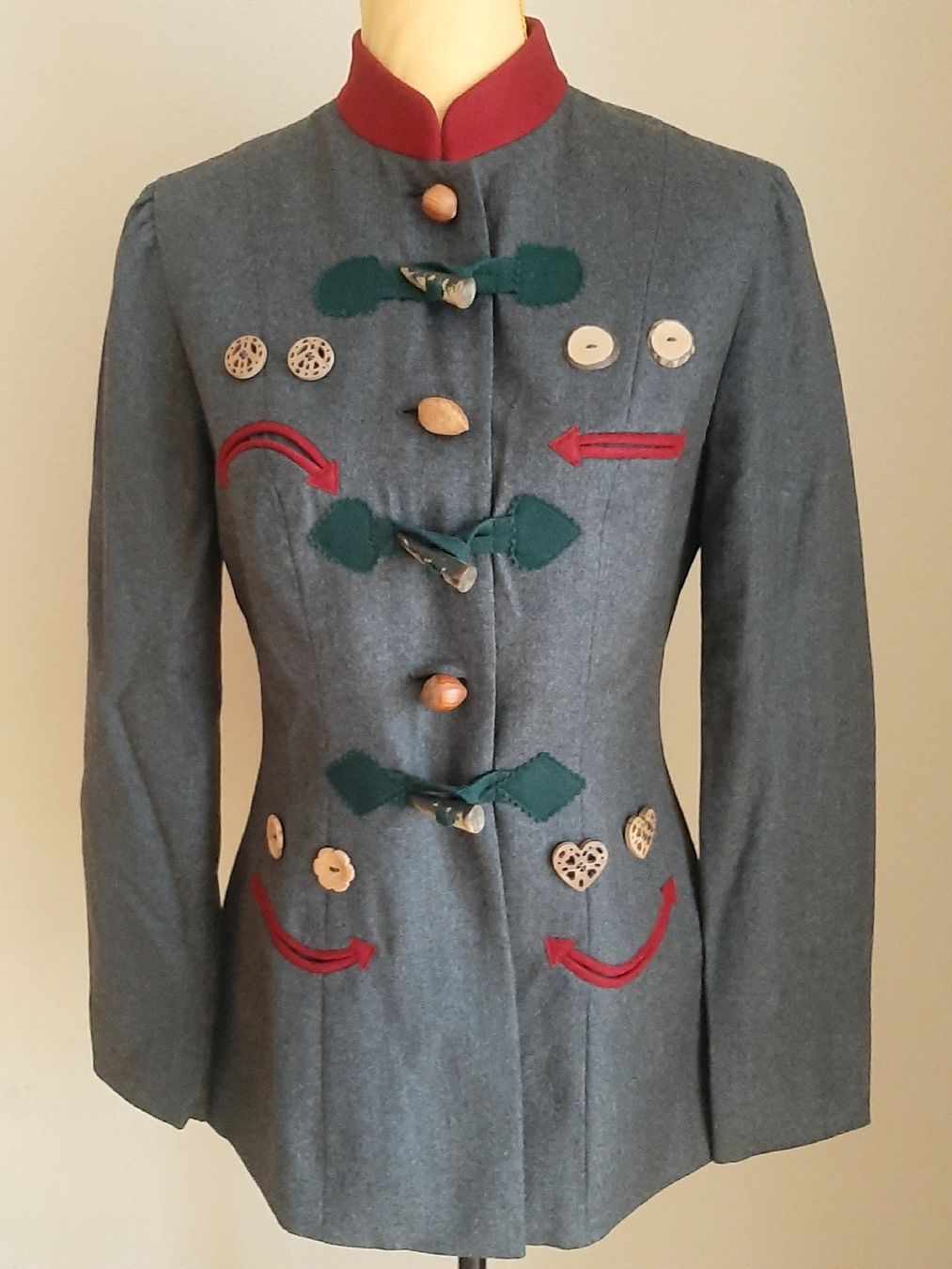 Moschino Giacche: Veste Moschino vintage d'archives – Nuovo (secondo la descrizione) da Chêne-Bourg venduto da chsandra34
