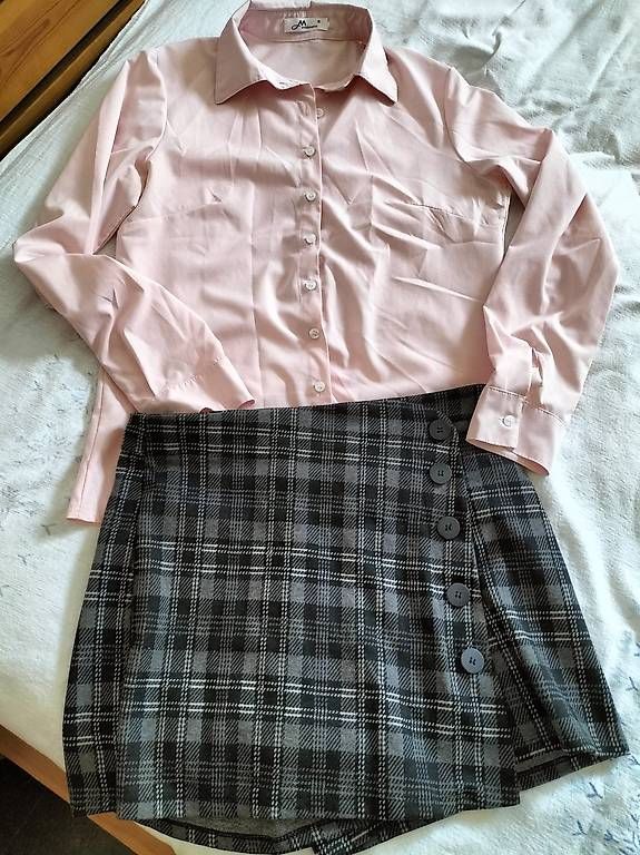 Zebra Lotti di vestiti: Bluse / Hosenrock – Usato da Amriswil venduto da cbe_cr6q