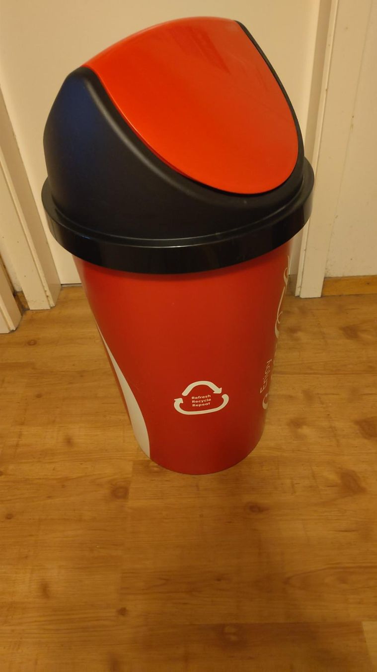 Poubelles: Abfallbehälter Coca Cola – D'occasion à Teufenthal AG par nik_z9fn 1