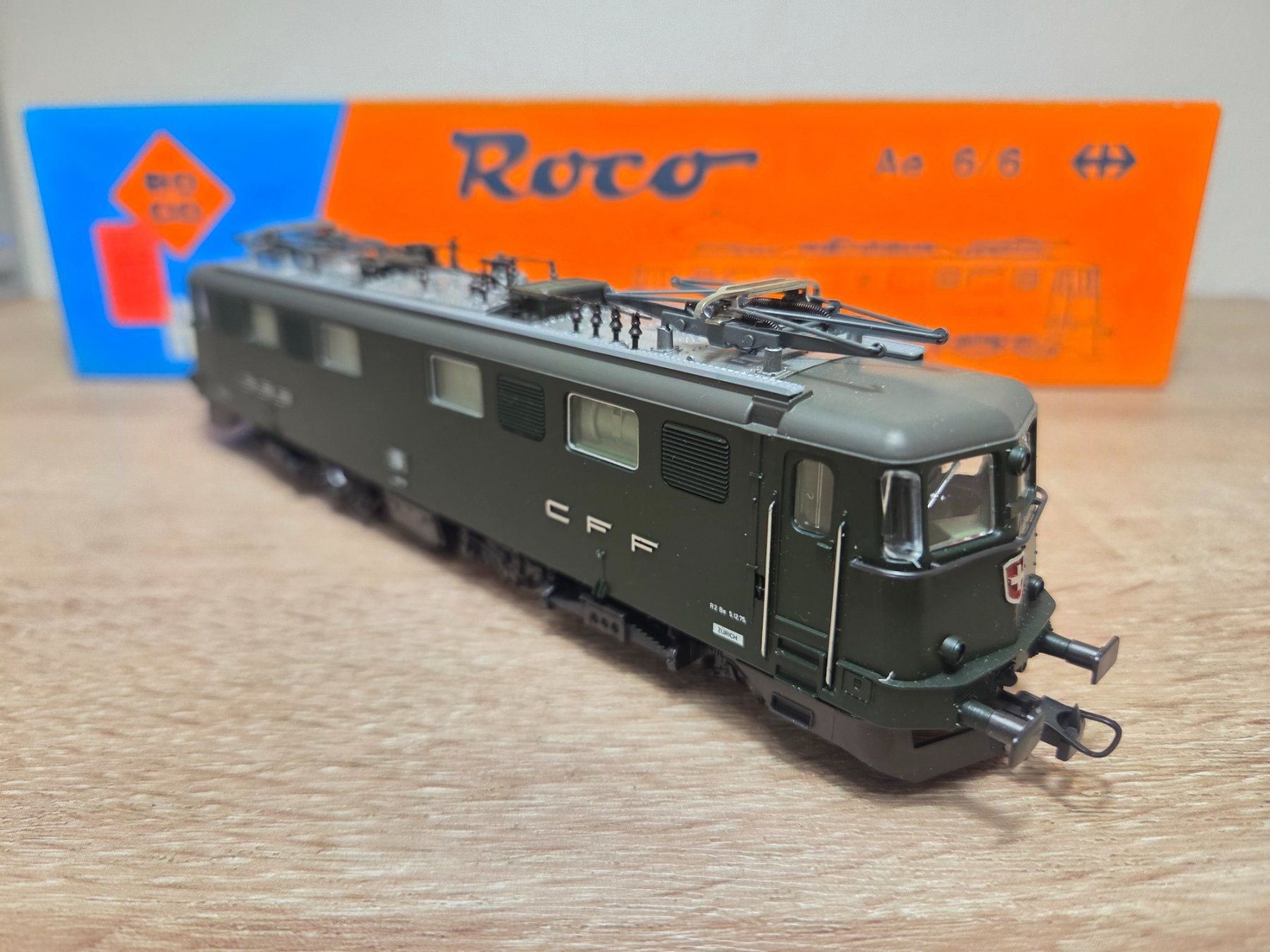 Roco Modellini di ferrovie: Roco 43535 E-Lok Ae 6/6 SBB H0 (2) – Usato da St-Aubin-Sauges venduto da Lo_Go 3