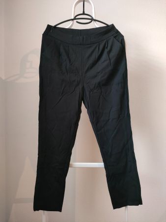 Wunderschöne Slim-Fit Damen Hose schwarz