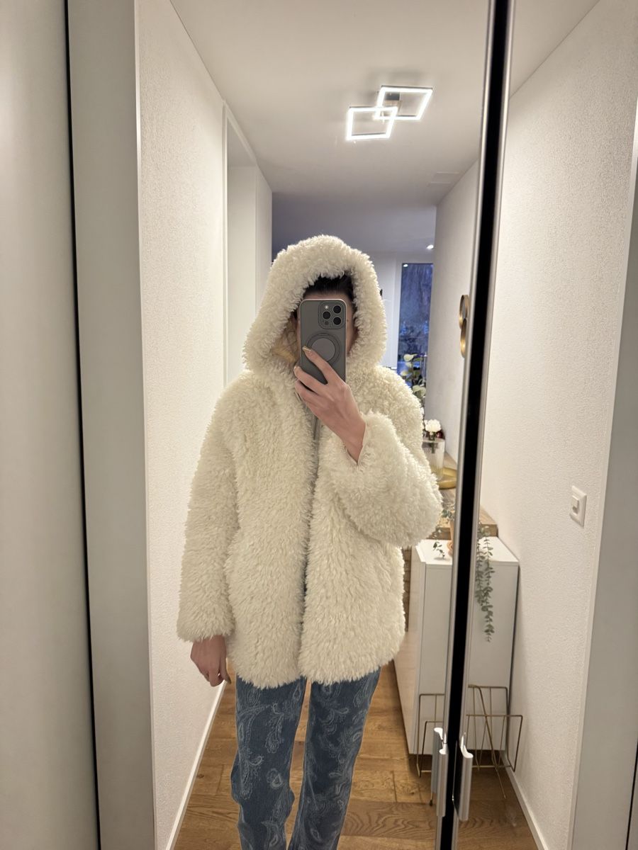 Zara Giacche: ZARA Teddyfell Jacke mit Kapuze, Grösse M – Usato da Tann venduto da Carolinekne 1