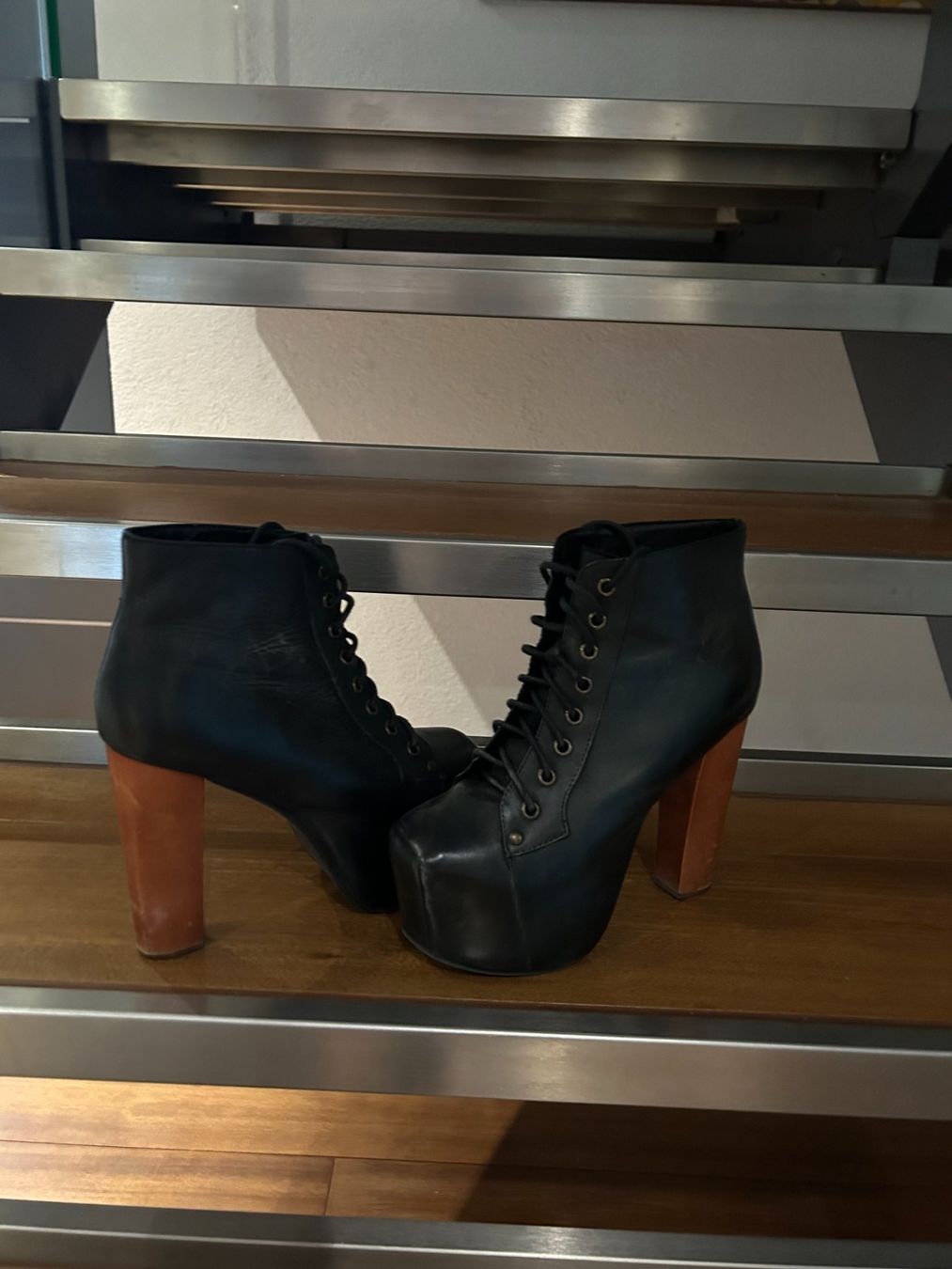 Scarpe da donna: Jeffrey Campbell Plateau Ankle Boots Schwarz – Usato da Weiningen ZH venduto da kar_2ngx