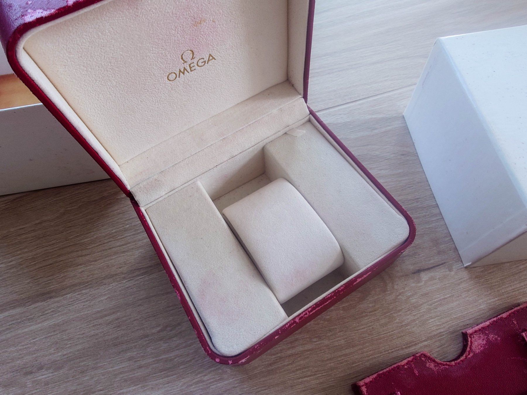Omega Scatole porta orologi: Omega Speedmaster red box – Usato da Epalinges venduto da bracelet123 4