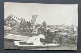 Zerstörtes Gebäude, evt Sturmkatastrophe/ Fotokarte ca 1920