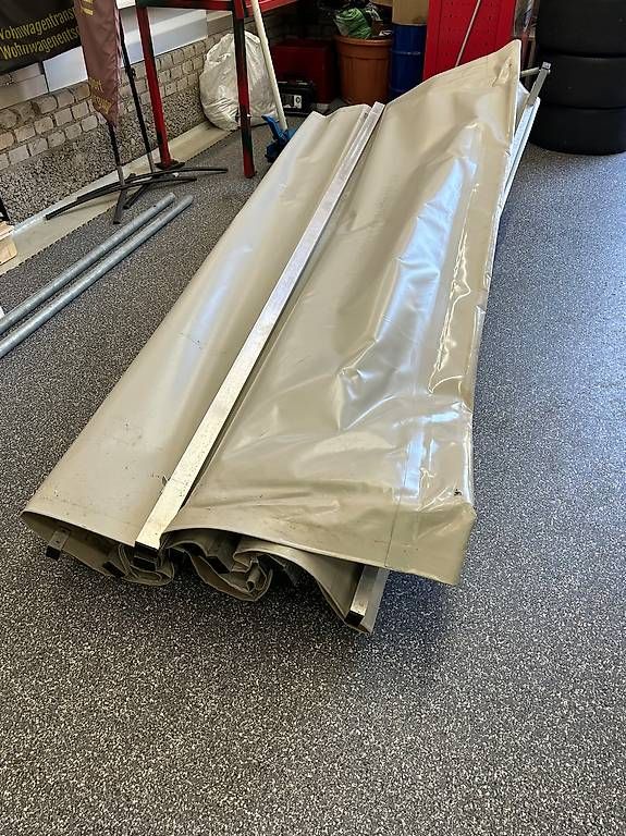 Altro: Schutzdach für Wohnwagen  – Usato da Stettfurt venduto da wowaweg 2