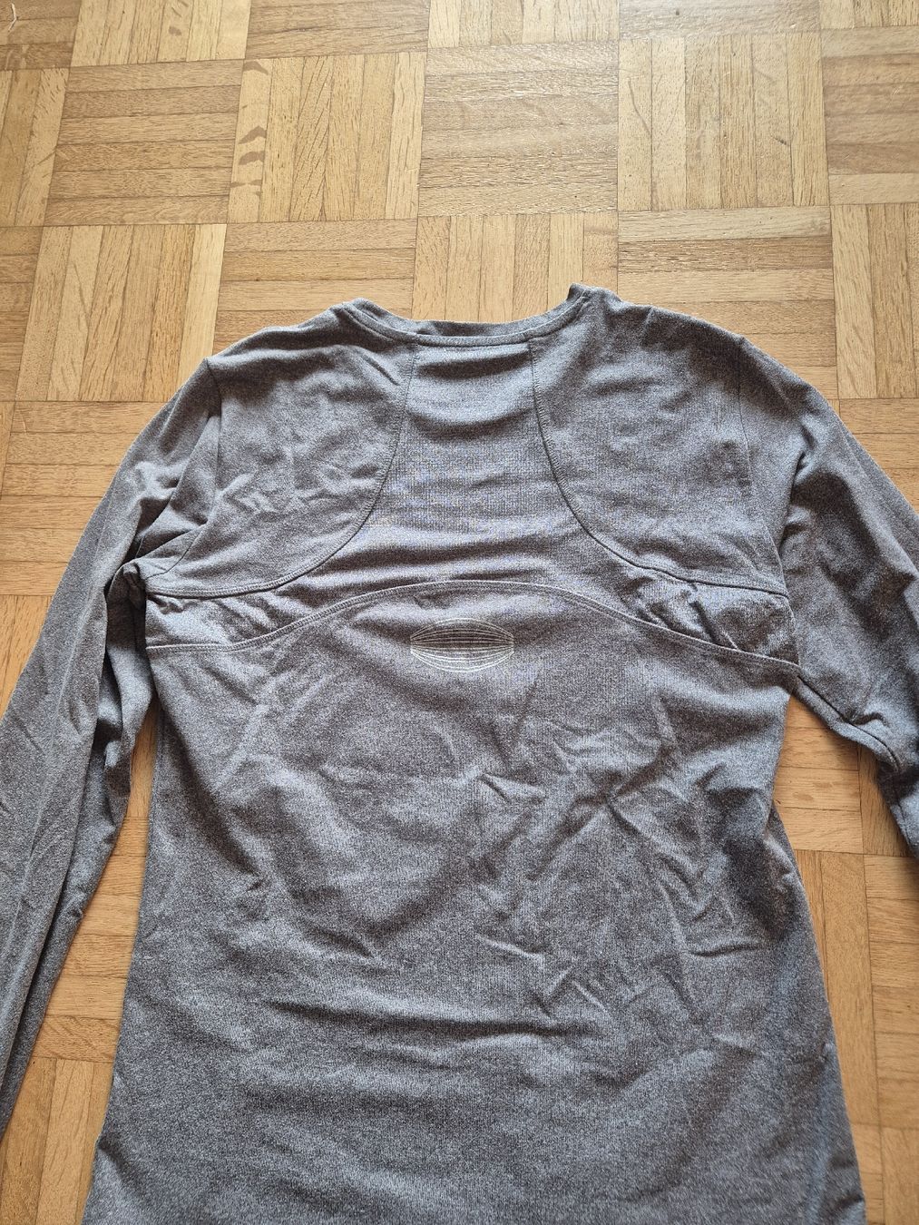 T-shirt: Graues Langarmshirt Grösse M – Usato da Pfäffikon SZ venduto da vale_111 2