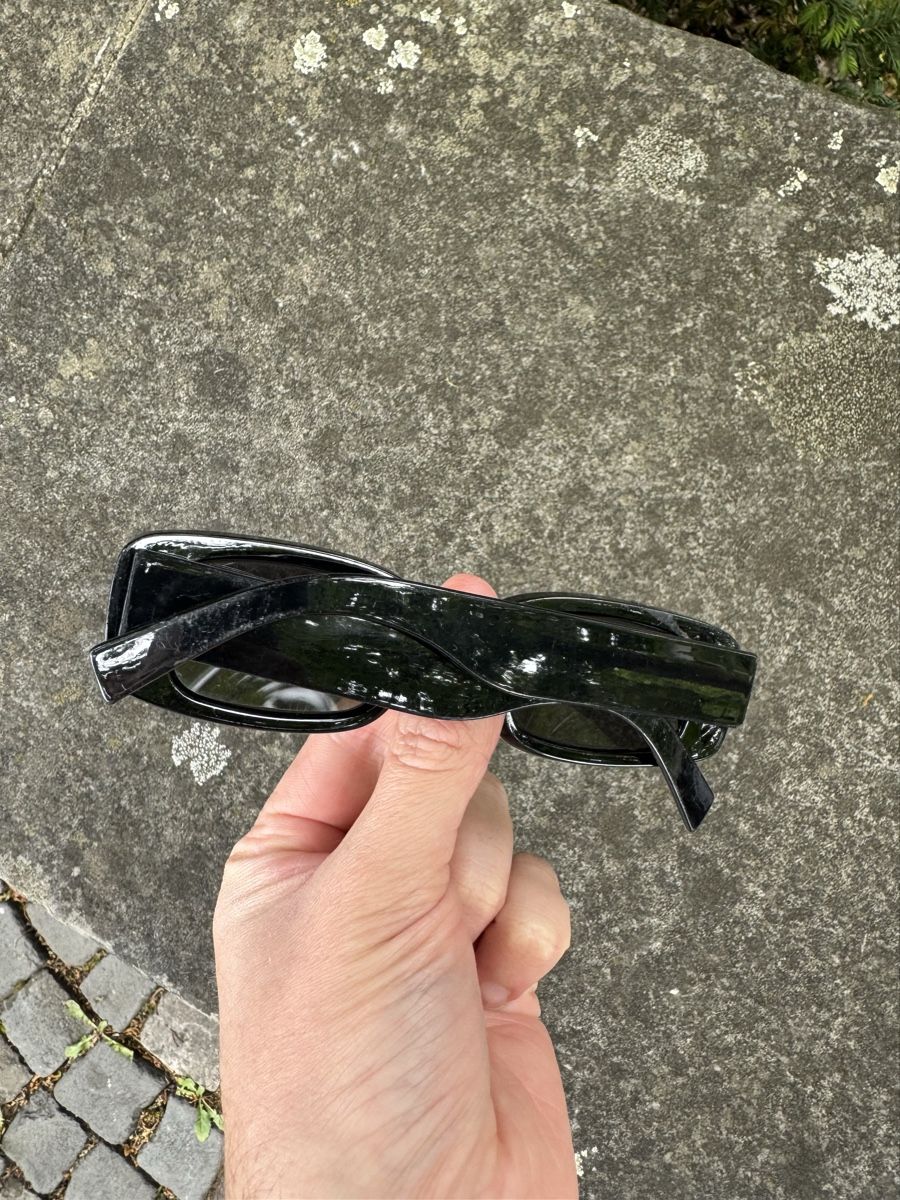 H&M Occhiali & Lenti: H&M Thick Frame Sunglasses Black Vintage – Usato da Effretikon venduto da rus_2l2p 1