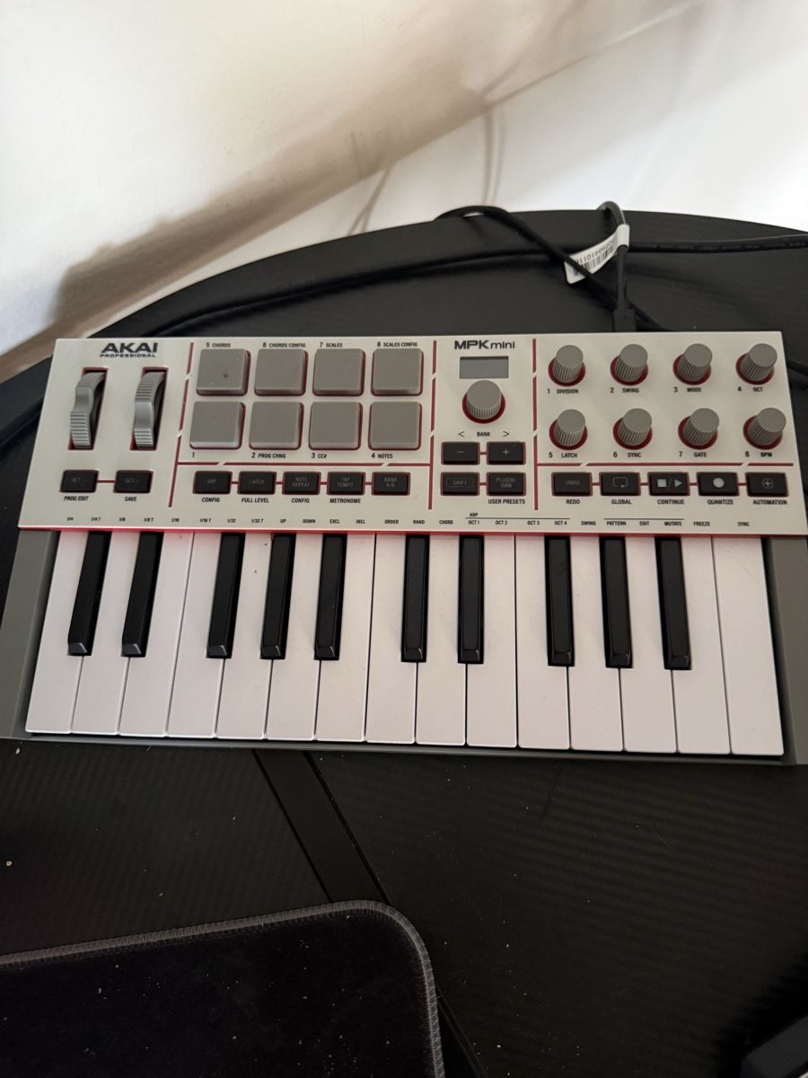 Denon Console di mixaggio: DENON DJ Prime 4+ Controller - Neuwertiger Zustand – Nuovo (secondo la descrizione) da Dietlikon venduto da and_7yl5 2