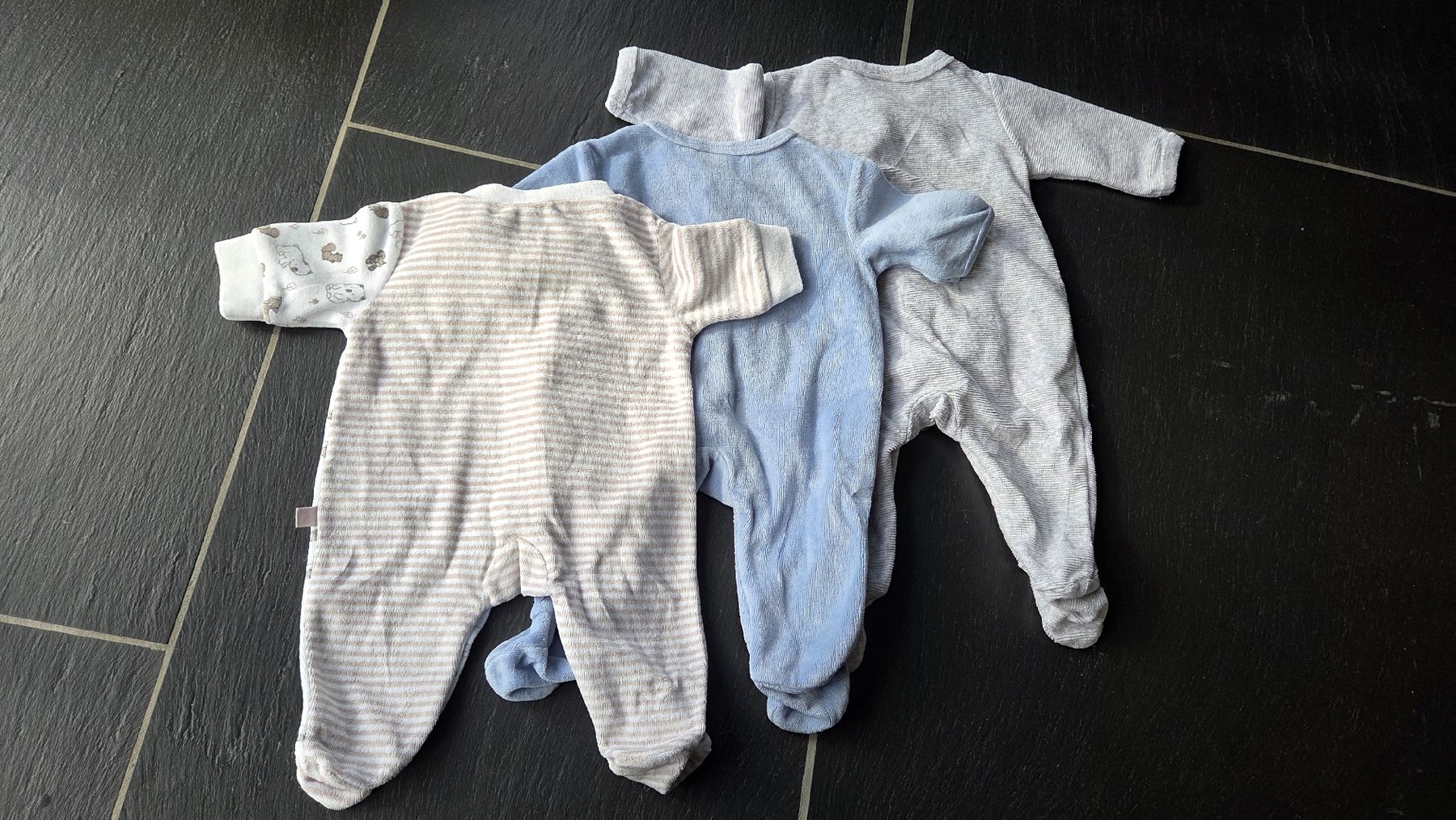 Kleiderpakete & -sets: 3er Set Baby Schlafanzüge, Grösse 50, unisex – Gebraucht aus Baar von nic-schwalbe 4