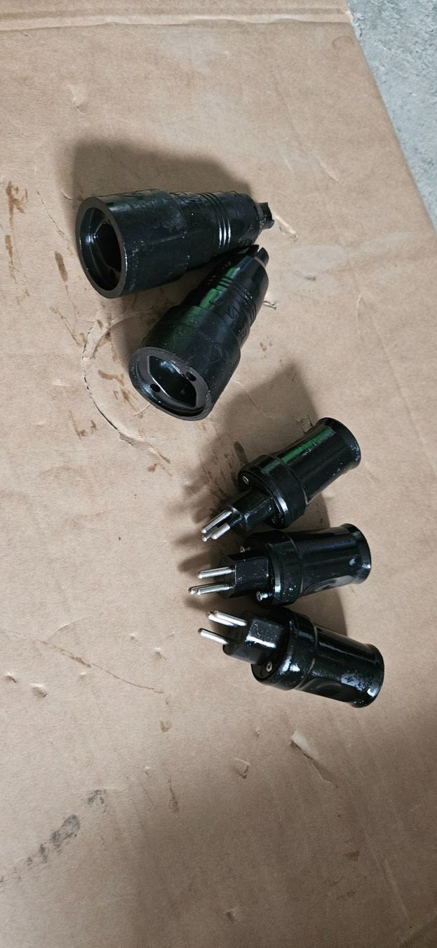 Schneider Spine: Stecker und kupplung 3pol 230V – Usato da Baar venduto da Vel...Baar45 1