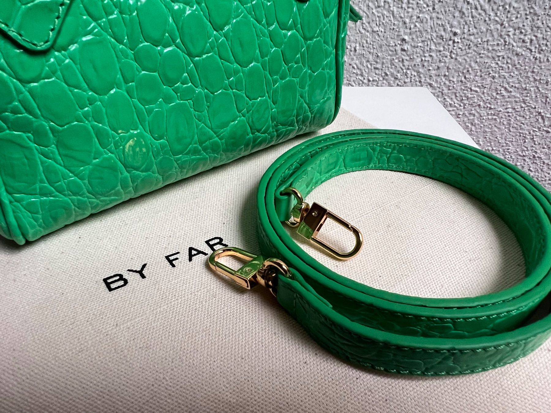 Taschen für Damen: Bezaubernde By Far Minibag – Neu (gemäss Beschreibung) aus Fischbach LU von Dear.Luki 8
