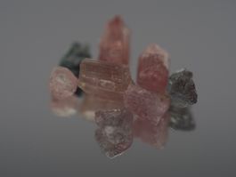 Ab 1CHF - Pink/Grey Tourmaline (Rohsteine) 5.0ct