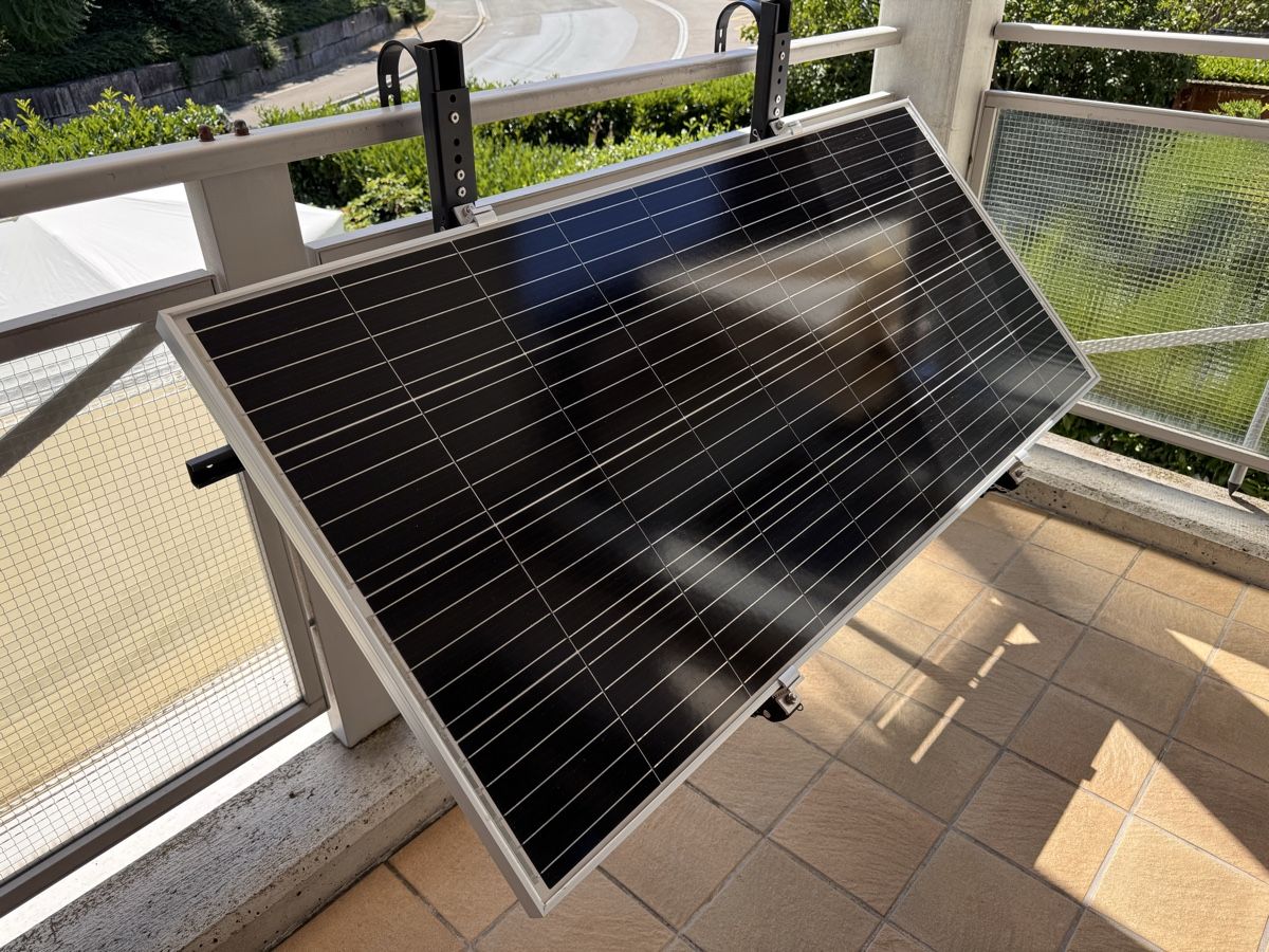 Victron Dispositivi a energia solare: Victron Mono-Solarpanels 370W & flexibel einstellbare Halter – Usato da Hinteregg venduto da Phiro